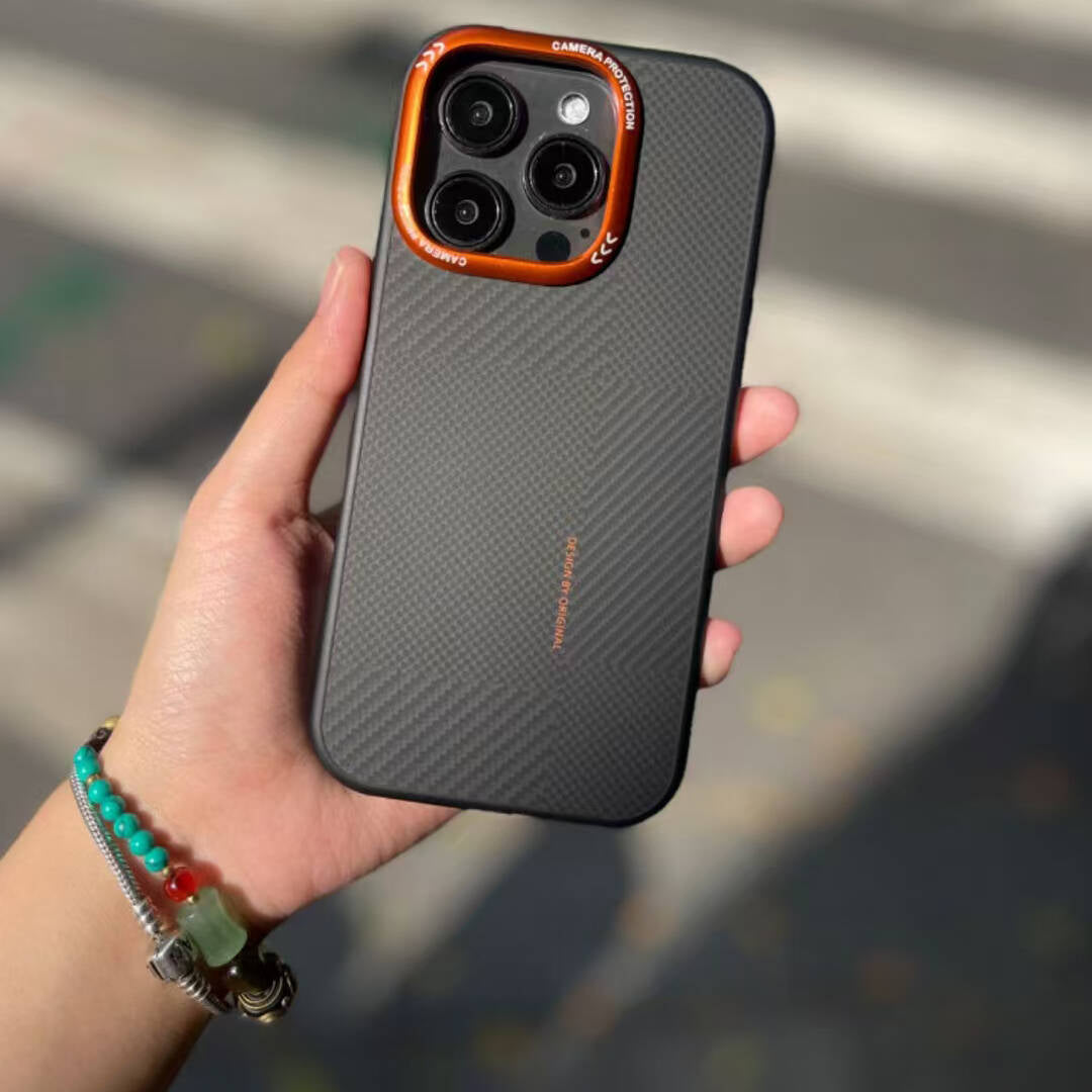 Apple iPhone 15 Pro Kılıf M-safe Şarj Özellikli Karbon Fiber Görünümlü Zore Kamp Kapak Turuncu