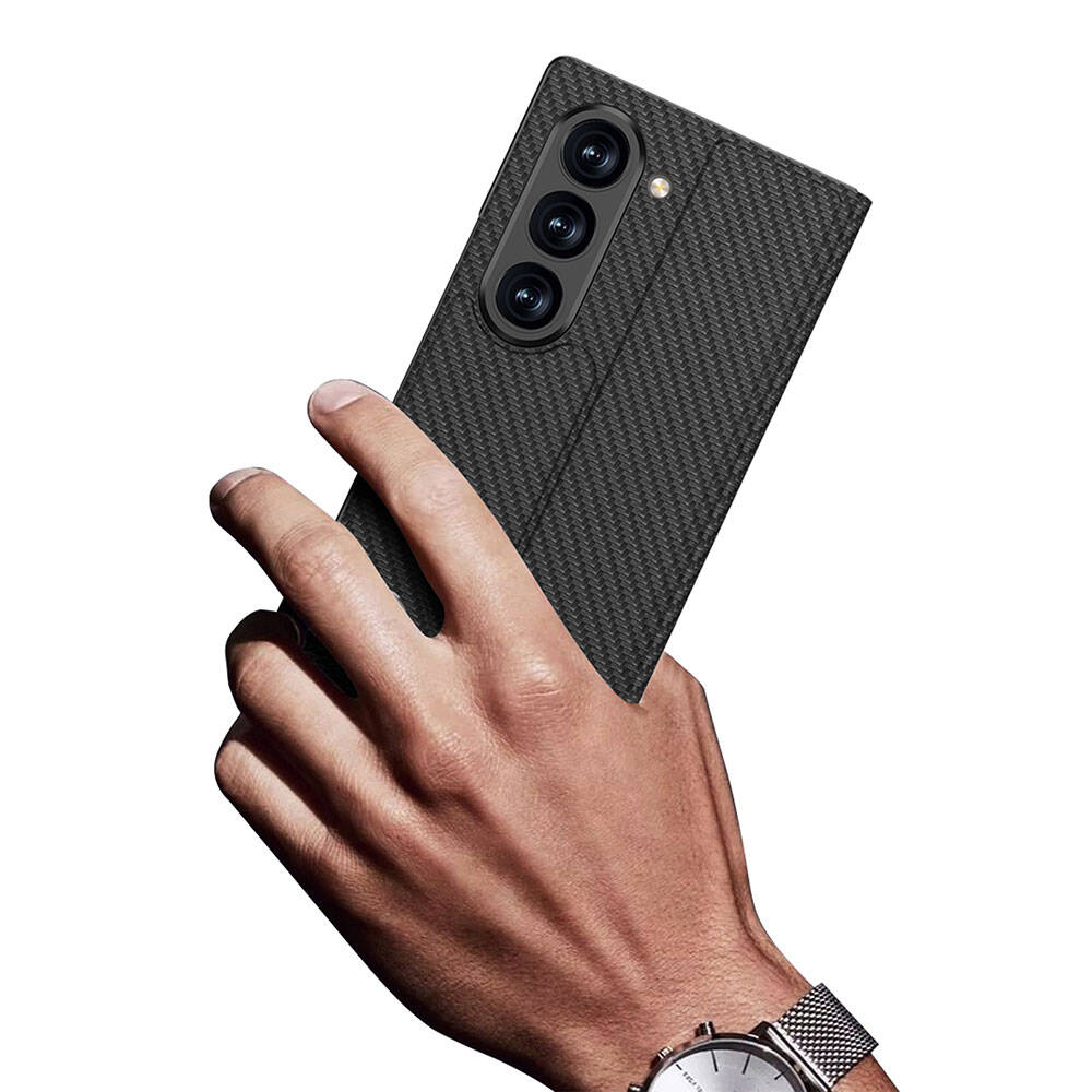 Galaxy Z Fold 6 Kılıf Karbon Fiber Tasarımlı Magnetik Tokalı Kartlıklı Zore Kıpta Zegna Kapak Siyah
