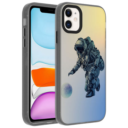 Apple iPhone 11 Kılıf Desenli Zore Dragon Sert Kapak Astronot