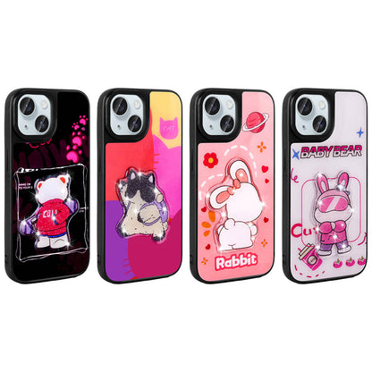 Apple iPhone 15 Kılıf Parlayan Kabartmalı İkonik Figürlü Zore Amas Silikon Kapak Beyaz