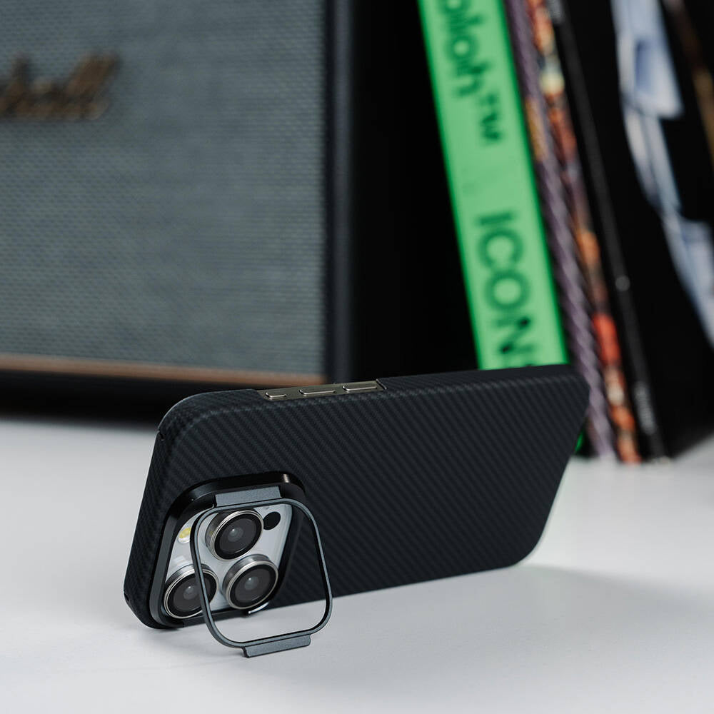 Apple iPhone 15 Pro Kılıf M-safe Şarj Özellikli 600D Kevlar Zore Krek Karbon Standlı Kapak Siyah