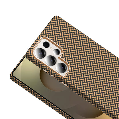 Galaxy S25 Ultra Kılıf M-safe Şarj Özellikli Karbon Fiber Görünümlü Zore Gros Kapak Gold-Siyah