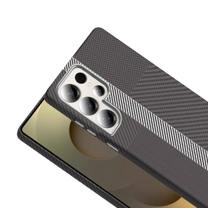 Galaxy S25 Ultra Kılıf M-safe Şarj Özellikli Karbon Fiber Görünümlü Zore Gros Kapak Gold-Siyah